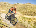 Thanks to modern geometries (Radon in the photo) and sophisticated suspension, the 130-millimetre bikes can also master demanding descents.
