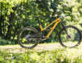 Die CLLCTV-Edition mit Performance Elite Fahrwerk und 38 Grip X2 Gabel kostet 7299 Euro. Die Farbe "Stadtwald Sunset" erinnert an die Hometrail der Koblenzer.