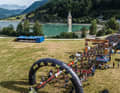 Start zur zweiten Etappe der BIKE Transalp am Reschensee: Die diesjährige Austragung war das 25. Jubiläum des Kultrennens.