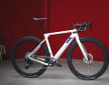 Mit dem Exploro war 3T Vorreiter der Aero-Gravel-Kategorie. Mit der Edition Primo² WPNT feiern die Italiener nun ihr Jubiläum.