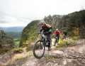 Long and challenging trail tours, tricky uphills, making distance in moderate terrain: In the reader test at the EMTB Trail Camp on Lake Kaltern, the Pinion MGU has to score points in a variety of disciplines.