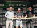 Festival-Eröffnung: Von links nach rechts: Leogang Marketing-Leiter Berry van de Kolk, BIKE Redakteur Dimitri Lehner und Touristik Geschäftsführer Marco Pointner.