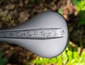 More space for less pressure: the 40-millimetre-wide pressure-relief channel is designed to relieve pressure in those areas that tend to cause discomfort on long days out on the trails.