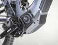 Even if a twelve-speed gearbox is already integrated in the MGU E1.12: Overall, the system is clearly heavier than a classic mid-engine with external derailleur gears. The advantage of Pinion: The weight sits low and in the centre of the bike, reducing the unsprung mass on the rear wheel.