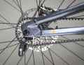 Instead of a chain, cassette and rear derailleur, only a belt runs to the rear of the bike. Quiet, light and low-maintenance.
