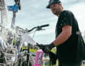 Ready-to-use foam: The special lance of the Muc-Off Pressure Washer efficiently transforms the pink Nano-Tech cleaner into effective foam.