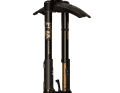 There are two annoying things about the USD. Firstly, there is no fork bridge to attach the mudguard, and secondly, the brake line has to be routed more elaborately and chafes in the guides.