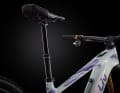 The electronic seatpost is fully integrated into Liv’s e-system. It is operated via the wireless remote and powered by the main battery.