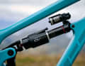 The new high-end air shock from RockShox for gravity and enduro bikers costs 850 euros in the Ultimate version.