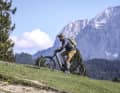 Kein Weg zu steil. Das SUV Haibike Adventr 10 low kann seine Mountainbike-Gene nicht verleugnen.