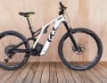 Design-Statement: Die auffällige Optik des neuen Husqvarna MC6 wird vom zweiteiligen Hauptrahmen dominiert. Den Laufrad-Mix hat das neue Mountain Cross vom Vorgänger übernommen.