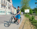 Start of the stage: In Bad Tölz, the Challenge entourage set off with full batteries.