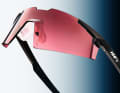 So slim: With its new A2 model, eyewear specialist 100% is moving away from oversized shield-style lenses in favour of a flat single-lens design and a lightweight construction.