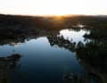 Guests stay overnight right by the lake and start their MTB tours directly from there into the granite mountains.