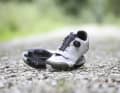 La Northwave Razer est l'une des chaussures de gravel les moins chères qui dispose déjà d'une semelle en carbone. L'équipement de la chaussure italienne est également très complet