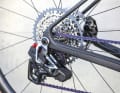 Cube installs the SRAM Force XPLR AXS E1 in the 13-speed configuration - a significant step in terms of range and gradation compared to the classic 12-speed systems.