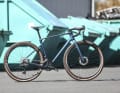 Cube Nuroad C:62 Race : Vélo de course en carbone sportif de 8,3 kilos avec un équipement de haute qualité pour un prix défiant toute concurrence de 3.599 euros.