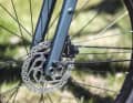 Die Hydraulik-Sättel sind Shimano GRX auf 400er Niveau aber trotzdem zuverlässig.