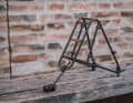 Ortlieb hat mit dem Quick Rack einen innovativen Gepäckträger im Programm, mit dem sich ein sportliches Fahrrad in wenigen Sekunden zum Transportesel aufrüsten lässt. Bei einem Eigengewicht von nur 765 Gramm, packt der Quick Rack satte 20 Kilo Ladung - das ist ordentlich.