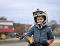Matheo practises important riding techniques on his dirt bike. The pump track is a great playground for young bikers.