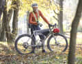 With the right equipment, commuting by bike in autumn or winter is also possible without any problems.