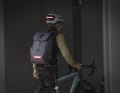 La Torch de Unit 1 avec son casque maison. La sécurité d'abord ! Absolument utile dans la circulation routière.