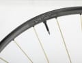 Die Duke Carbon-Felge fällt mit 28 Millimetern etwas schlanker aus als die meisten Konkurrenz Produkte.