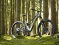 Slim shape, elegant chassis: The new Pivot Shuttle SL/AM comes with Bosch Performance SX and a permanently installed 400 Wh battery.