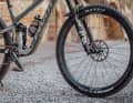 Instead of Newman wheels, the Pivot comes rolling into the editorial office with DT Swiss M 1900 Spline wheels
