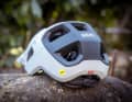 Mips is of course part of the standard equipment here. But a Recco system is also built into the helmet