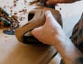 The in-mould sandwich construction combines a carbon fibre outer shell and an EPS inner shell into a single piece – for maximum stability and significantly reduced weight.