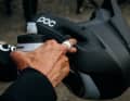 Weighing just 1,040 g in size M, it is extremely lightweight despite its high safety standards. As well as efficient ventilation, the helmet features a magnetic visor, MIPS Evolve technology and a D-ring fastening.