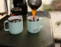 Nouveautés chez Yeti : des mugs à café isothermes et sans goût, ainsi que des cafetières à piston.