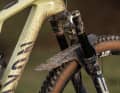 The suspension on Schwarzbauer's race bike is not controlled manually via a remote lever. Instead, the electronic flight attendant system automatically selects the most efficient set-up.