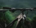 The welds in the head tube area have been neatly ground down, and the cables can be routed either internally through the headset or, in the traditional way, through the frame.