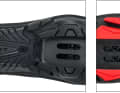 Profile: When it comes to the profile, the clear conclusion is that rubber beats plastic by far. Cushioning, grip and running characteristics are much better with a rubber sole (e.g. Scott, picture left) than with shoes with a hard plastic tread, which is also extremely sparsely placed (Fizik).