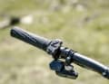 Die Shimano Remote SW-EN600 zeigt über LEDs U-Stufe und Akku-Stand. Die Ergonomie ist bei den bekannten Shimano-Shiftern etwas besser - doch die gibt´s im Propain-Konfigurator nicht.