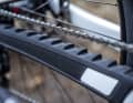 Thick rubber in soundproofing ribs: so that the chain stops rattling thoroughly!