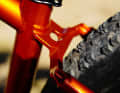 Spezielle Flex-Points im Hinterbau des Quarry Rage Bait 32 sollen dem Hardtail in rauem Gelände mehr Komfort bescheren.