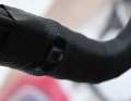Invisible but effective: Selector buttons for the motor support on the underside of the handlebars.