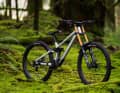 All the innovations and improvements that RAAW recently implemented on the Madonna V3 and Jibb V2 have now been consistently transferred to the Yalla!!! V2. The biggest change is the redesign of the dropouts: They are now adjustable in length AND UDH-compatible.  They also make it possible to use a smaller rear wheel.