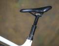 This is where you notice the need to save money: the Tele dropper post only has 130 millimetres of travel. Too little for a size L bike.