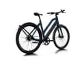 This design makes it easier to get on and off the bike in city traffic, where there are frequent stop-and-go situations. The seating position is designed to suit both beginners and experienced cyclists.
