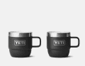Les petites tasses (env. 120 ml, 6 oz) sont vendues par lot de deux au prix de 40 euros.