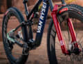 Im Van Rysel RCR-XC steckt eine Rockshox-Federgabel. Vermutlich eine SID. Offiziell vorgestellt wurde bisher noch keine 32-Zoll-Federgabel von Rockshox.