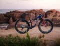 Das Van Rysel RCR-XC ist das erste Mountainbike der französischen Marke. Es soll 2027 im Worldcup an den Start gehen.