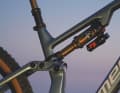 The DJI drive is compactly integrated. Megamo emphasises the sophisticated kinematics of the rear triangle. The characteristic curve is designed to combine good sensitivity at the beginning of the suspension travel with increasing progression towards the end.