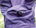 Packbeutel: Bei manchen Jacken – hier bei der Ion – dient die Tasche gleichzeitig als Packbeutel. Damit lassen sich die Jacken klein und handlich in Trikot oder Rucksack verstauen.