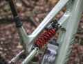Im Testbike montiert: Selbst im Canyon Strive:On wirkt der Rockshox Vivid Coil mächtig.