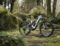 With 160/150 mm of suspension travel, the Whyte Kado is designed to hit the mark for sporty trail and enduro eMTBs.
